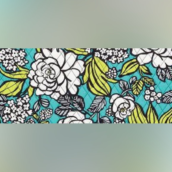 Vera Bradley – Island Blooms Travel Set - Picture 14 of 14